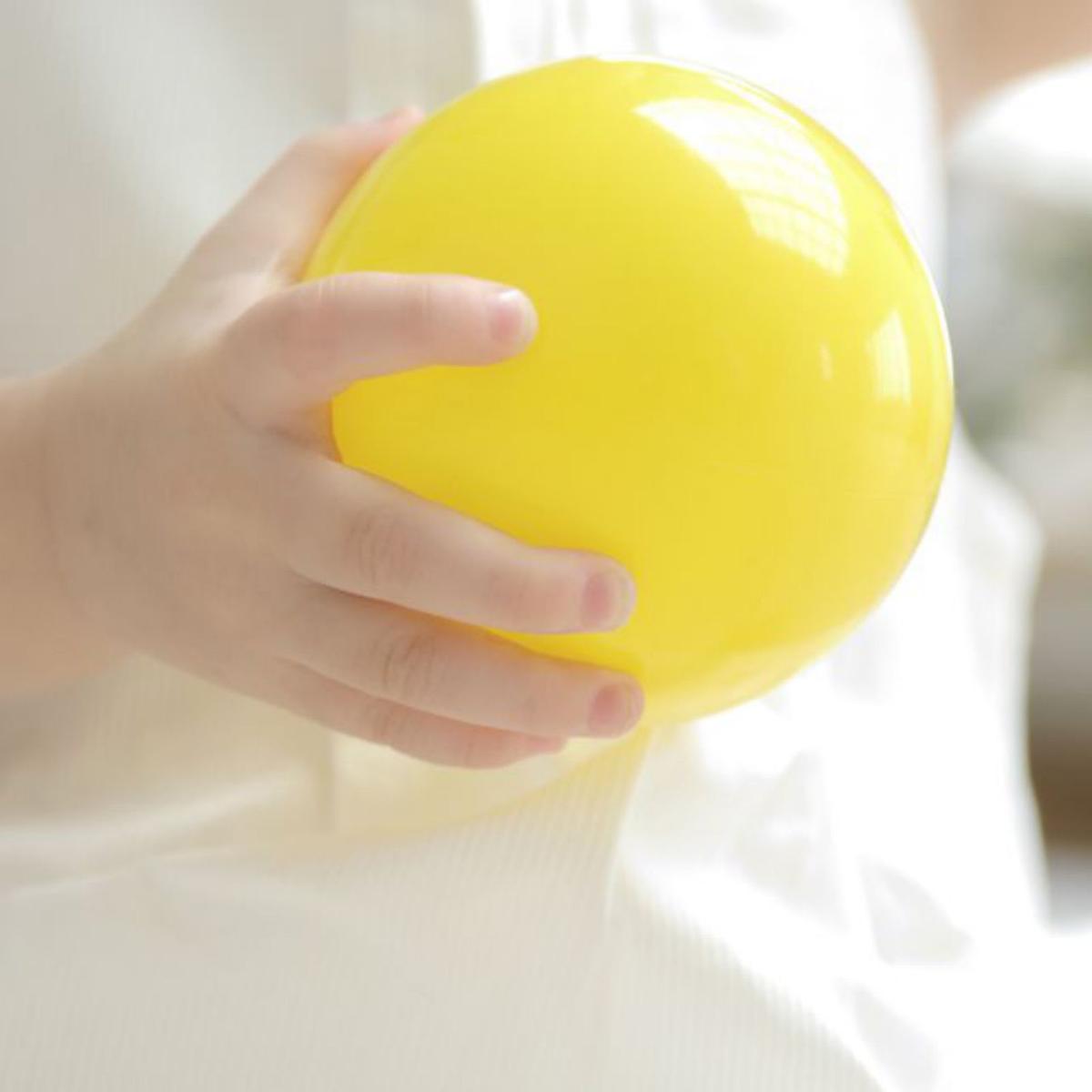 ¿Por qué mi hija lo lanza todo?