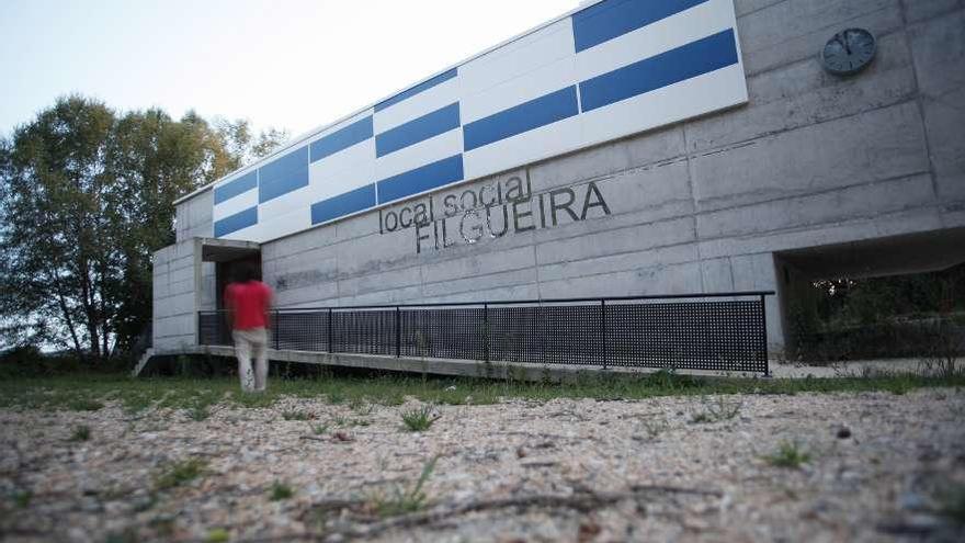 Una de las fachadas del centro social de Filgueira. // Bernabé/Gutier