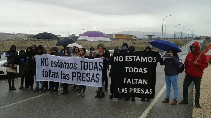 Manifestación contra &quot;el negocio&quot; en las cárceles