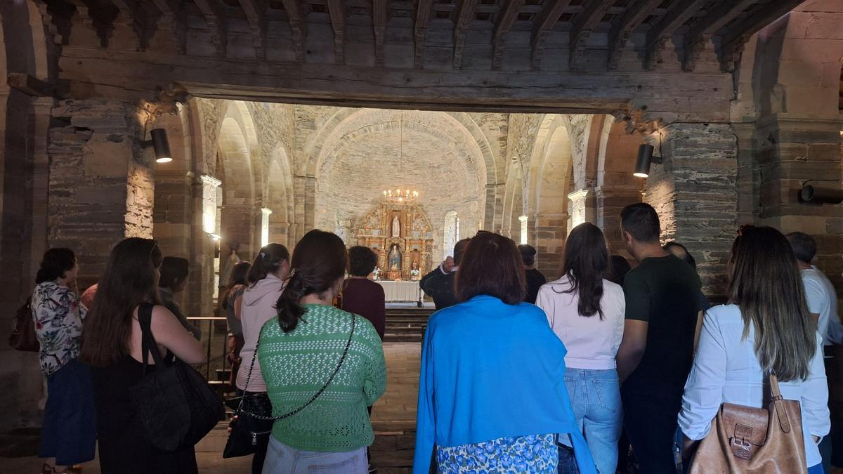 Visita al Monasterio de Santa María (Villanueva de Oscos)