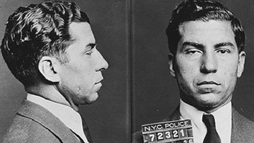 Foto de la ficha policial de Lucky Luciano.