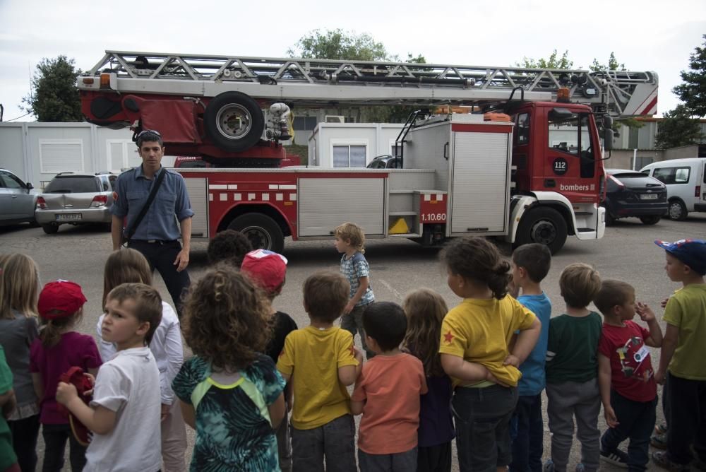 Infants visiten el Parc de Bombers de Manresa