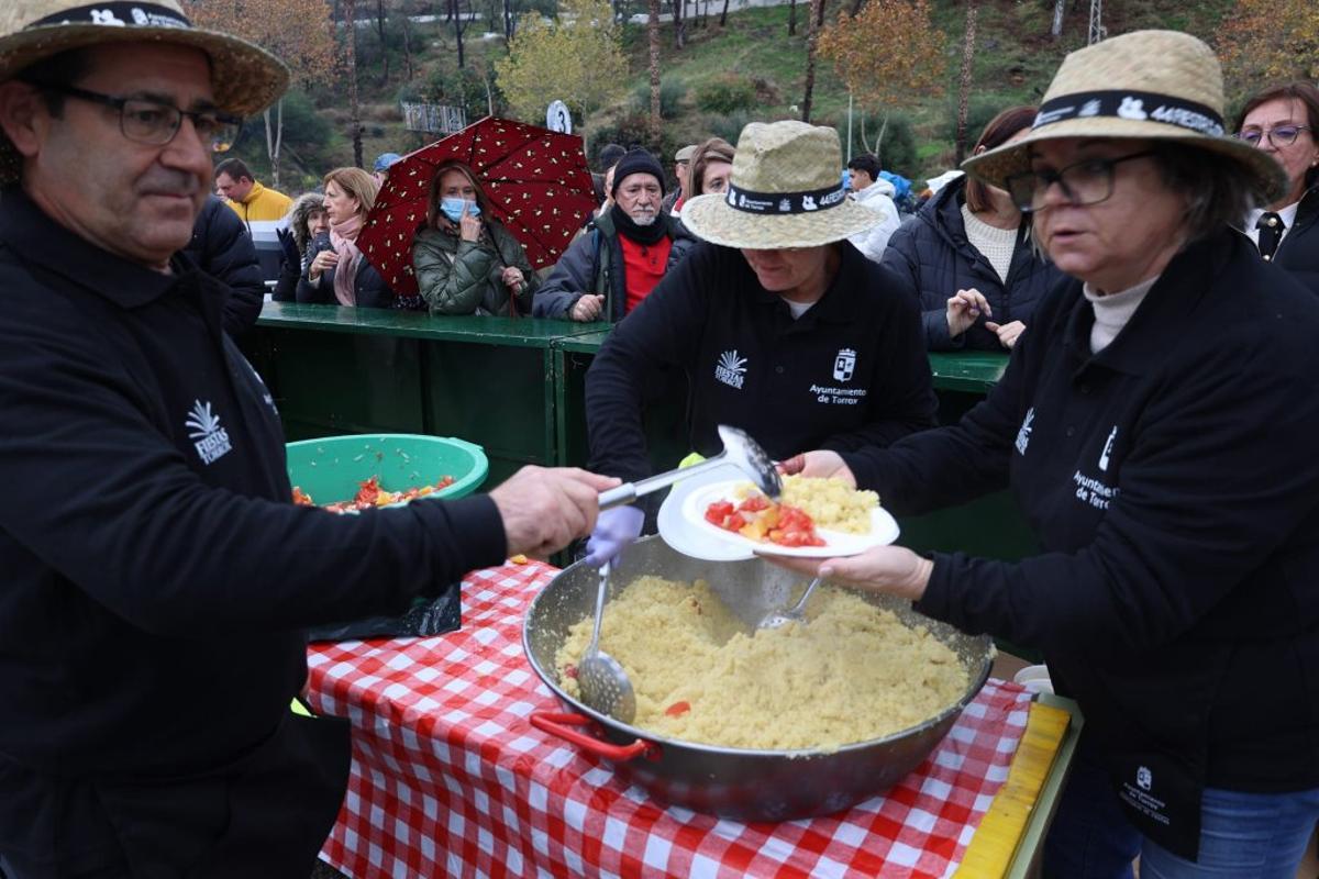 Fiesta de las Migas en Torrox, pese a la lluvia.