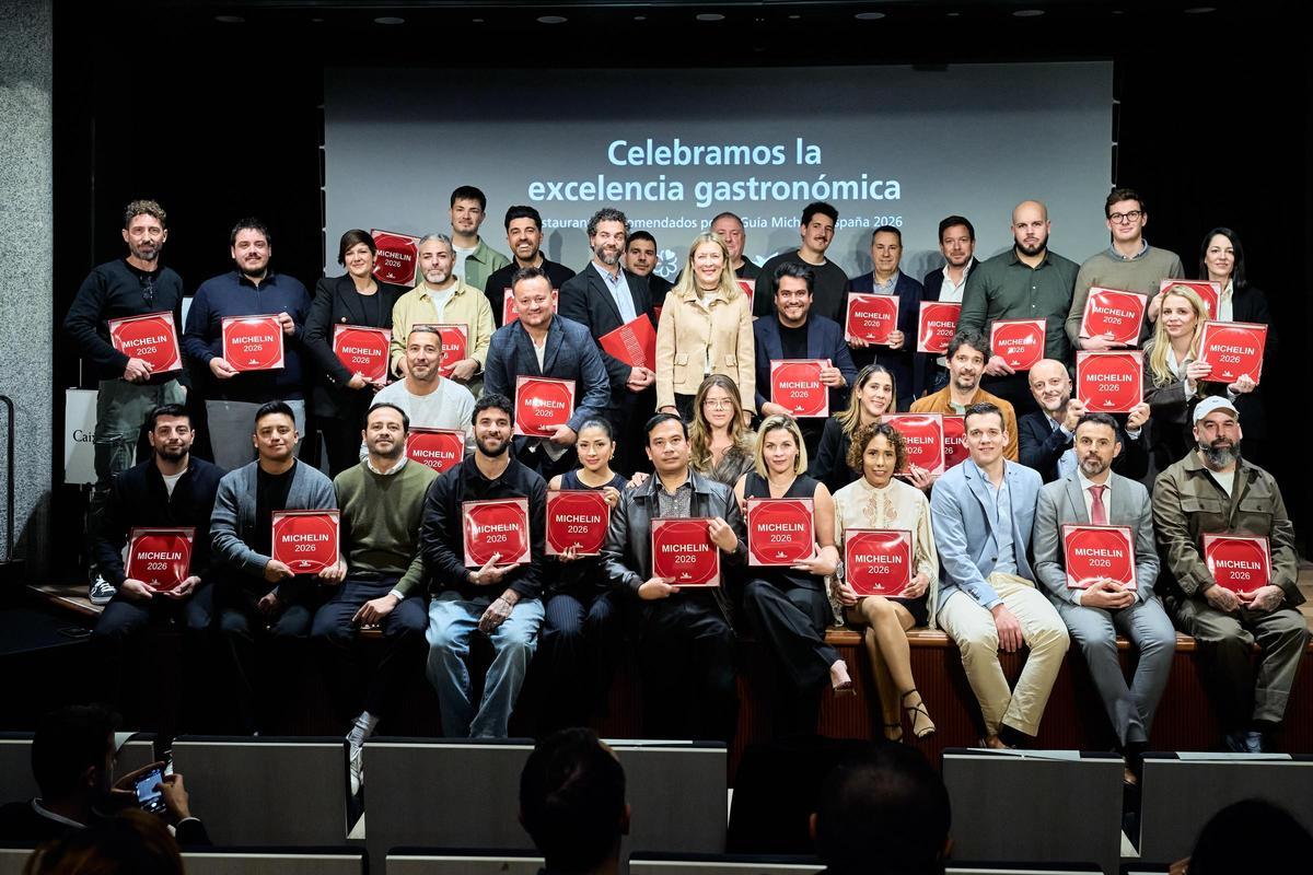 Los chefs y propietarios de las islas, con sus placas Michelin