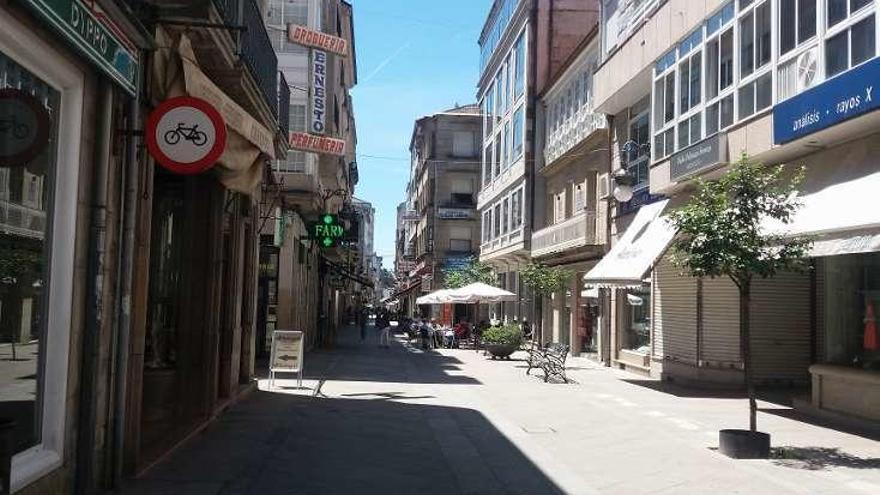 Calle peatonal de O Carballiño.  // L.F.