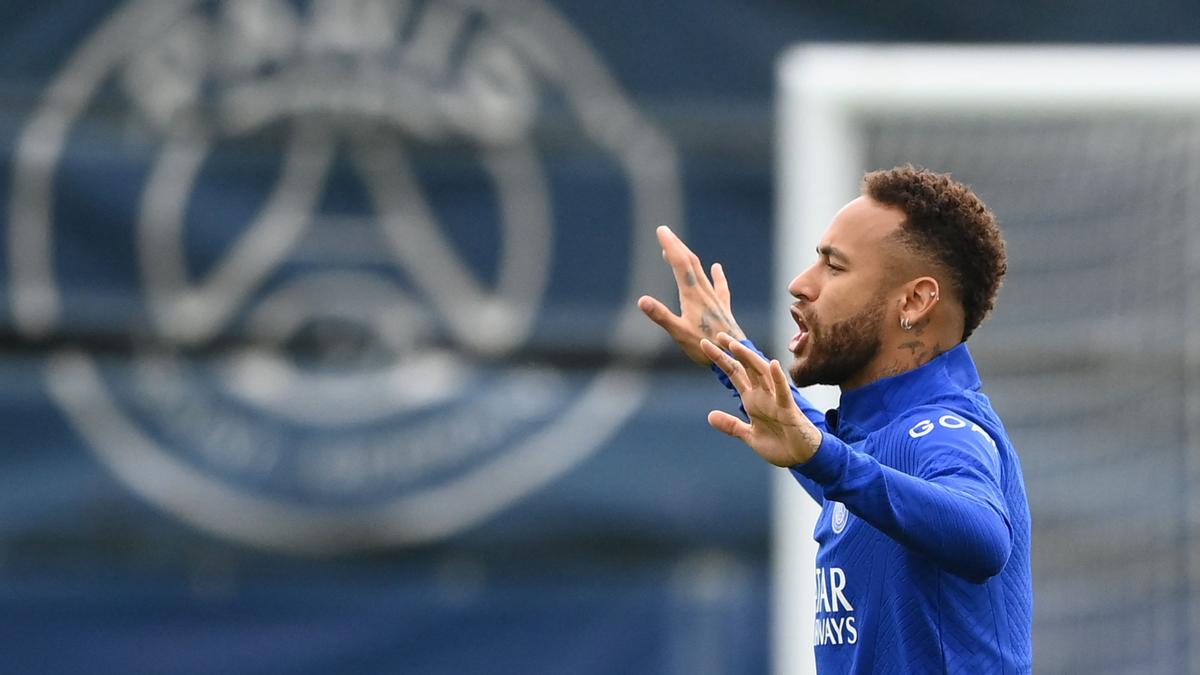 Neymar (41 goles en 75 partidos), en el entrenamiento del PSG previo al debut en la Champions.