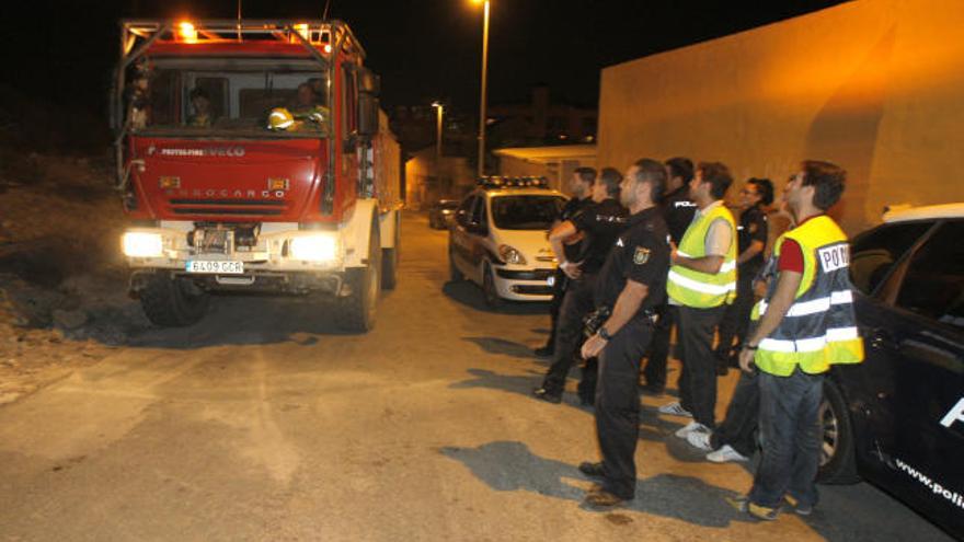 Llegada de efectivos venidos para combatir el incendio