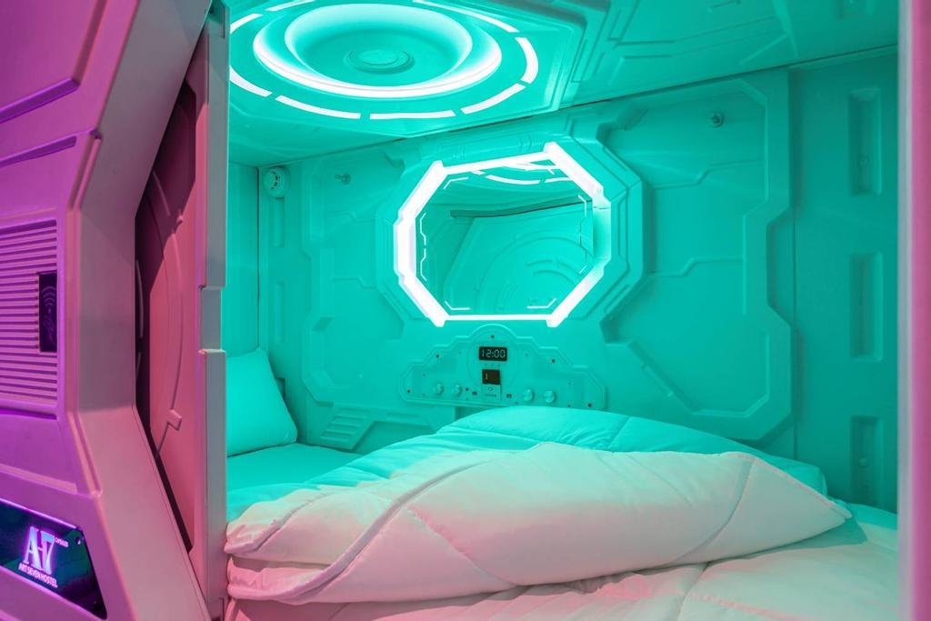 Así es una cama cápsula del Art Seven Hostel de Madrid