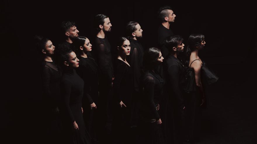 Patricia Guerrero, en el centro, junto al elenco del Ballet Flamenco de Andalucía, que estrena 'Pineda' el 3 de agosto