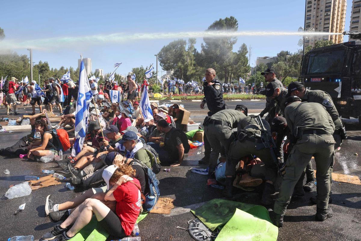 Las protestas masivas continúan en Israel por la reforma judicial