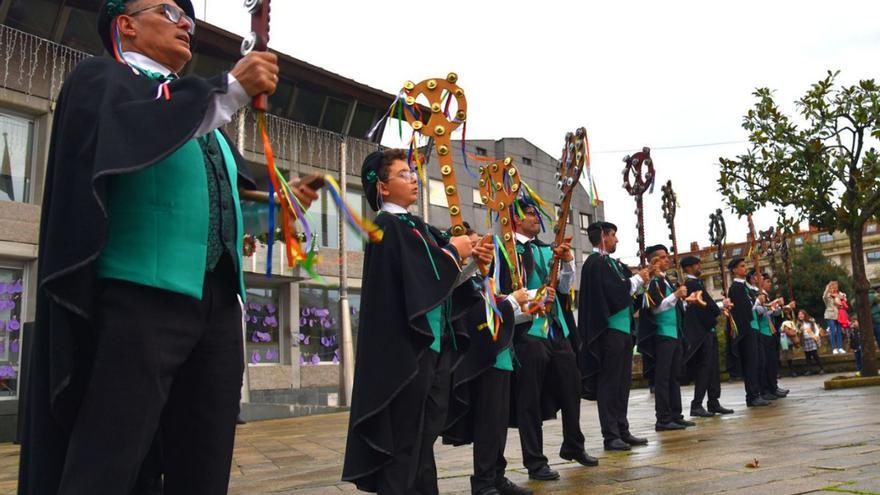 A rondalla de Pontellas recibe ás festas na Praza do Concello   | // D.P.