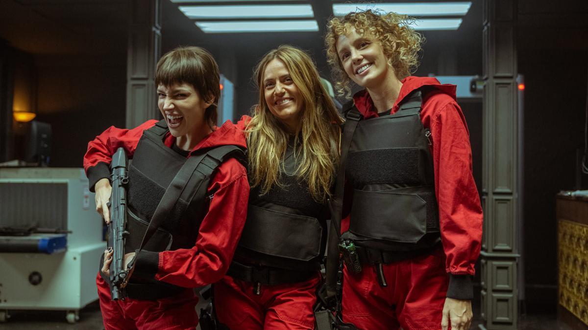 Las actrices de 'La Casa de Papel' Úrsula Corberó (Tokio), Itziar Ituño (Lisboa) y Esther Acebo (Estocolmo).