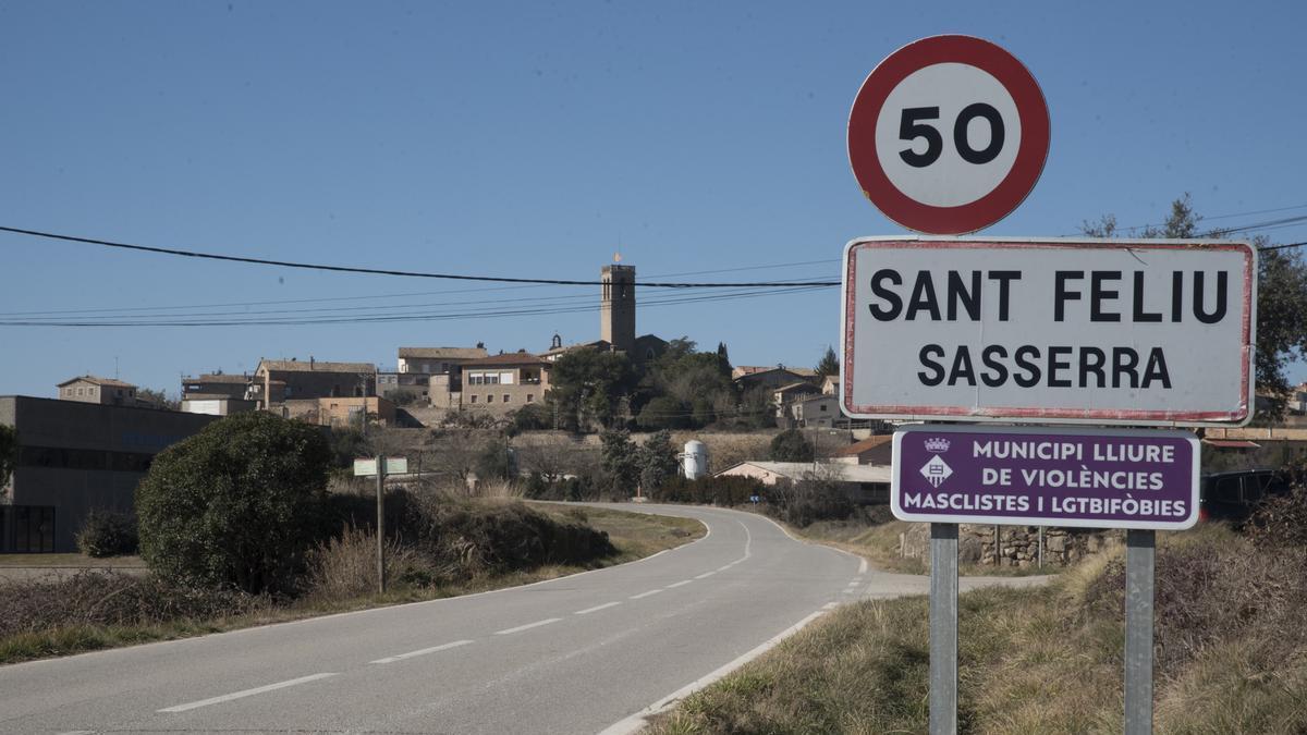 Sant Feliu Sasserra forma part de la nova comarca del Lluçanès, però té la possinbilitat de sortir-ne