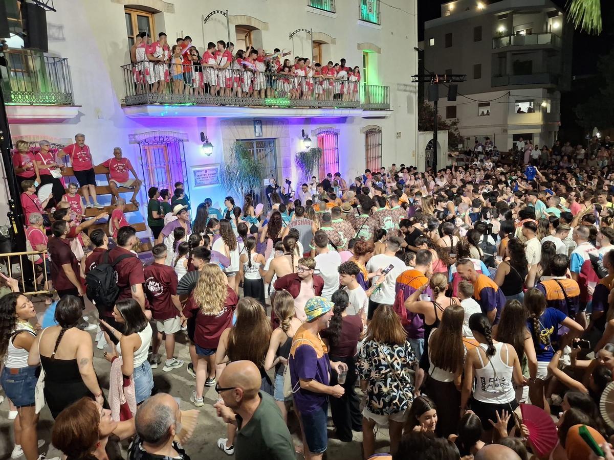 Las imágenes del espectacular inicio de las fiestas populares de Sant Jaume de Ondara Las imágenes del espectacular inicio de las fiestas populares de Sant Jaume de Ondara