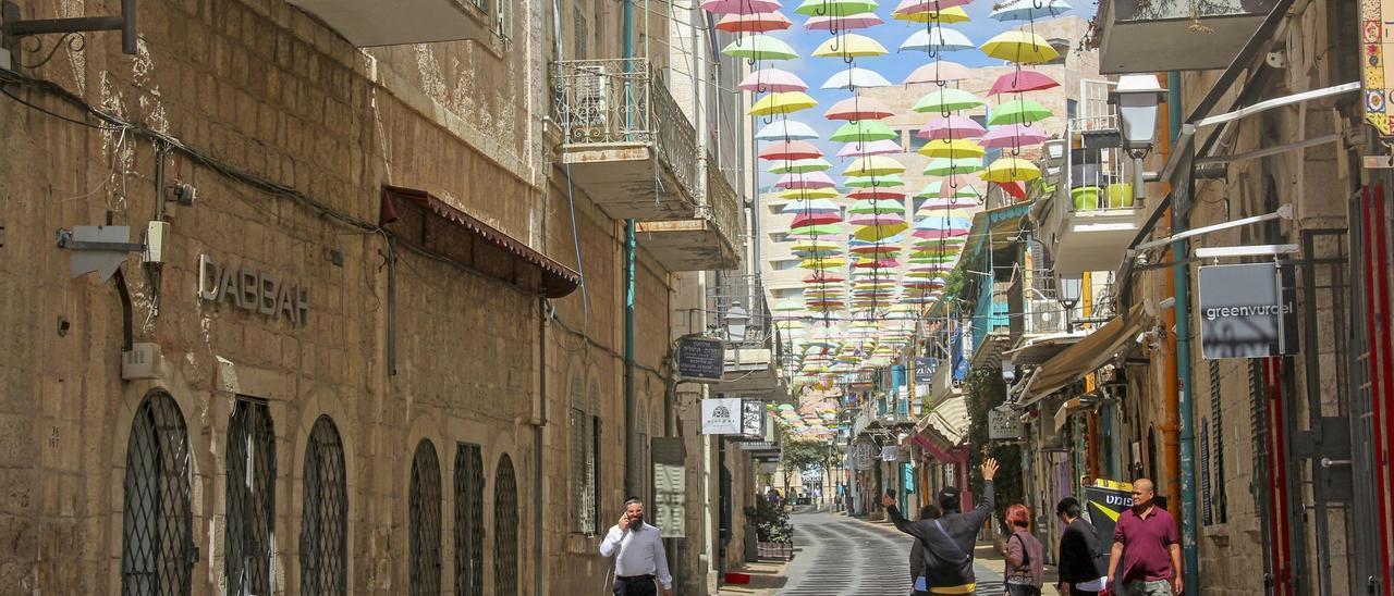 Una calle de Jerusalén, con los comercios cerrados el pasado día 11 de octubre