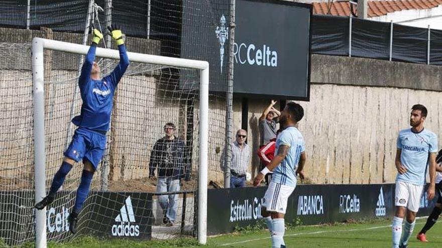 Iván Villar, durante un lance del partido // ALBA VILLAR