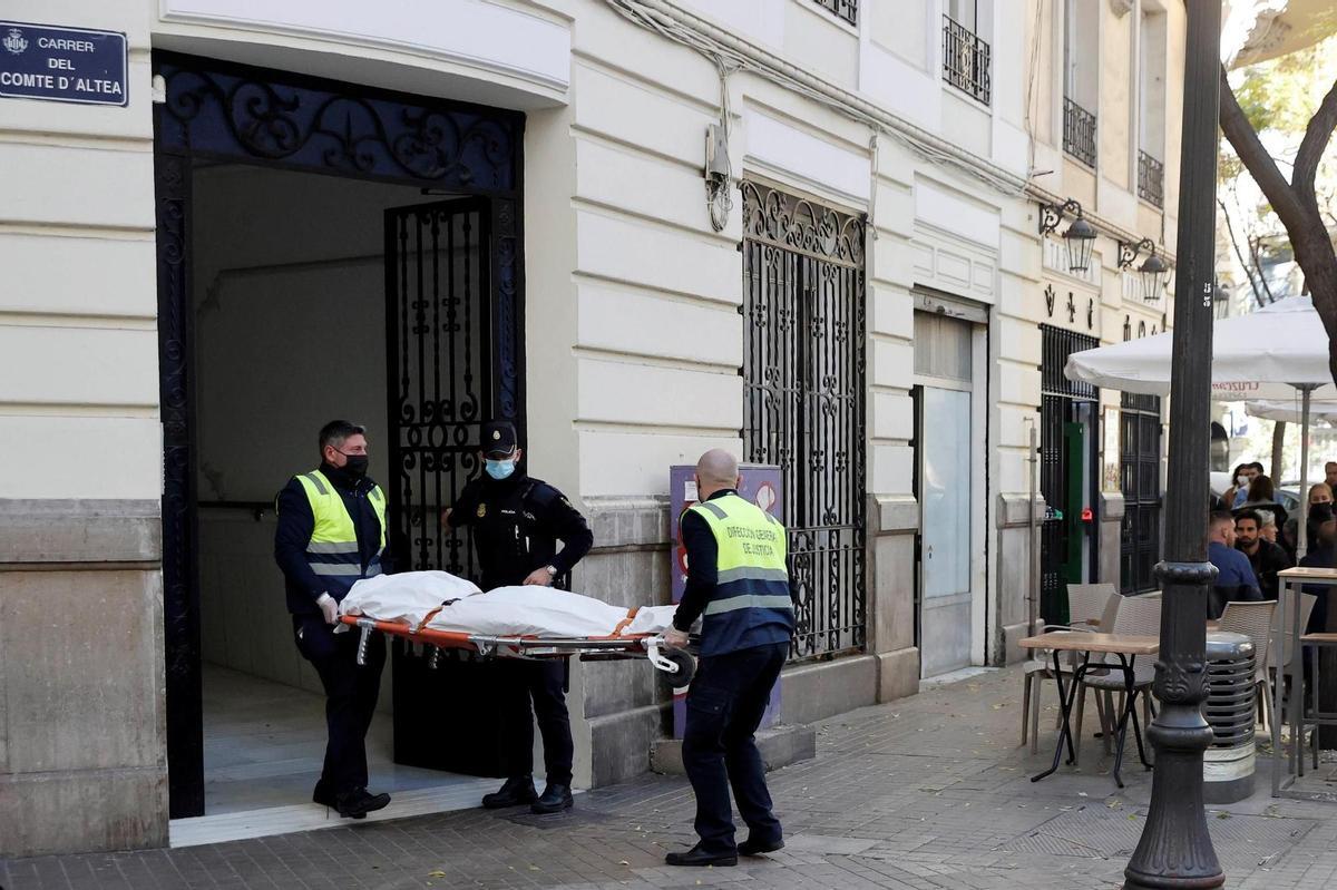 Mata a su novia en València e intenta huir por el deslunado fingiendo ser un ladrón