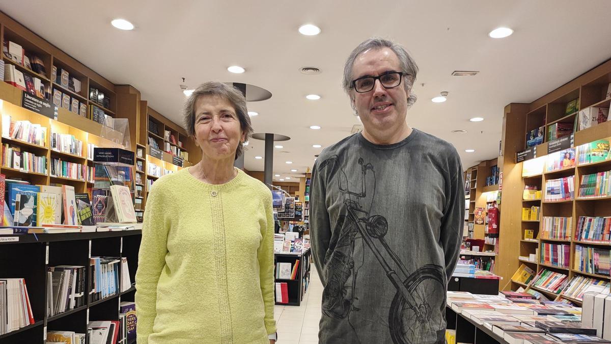Montserrat Bacardí i Jordi Raventós, a la llibreria Alibri de Barcelona