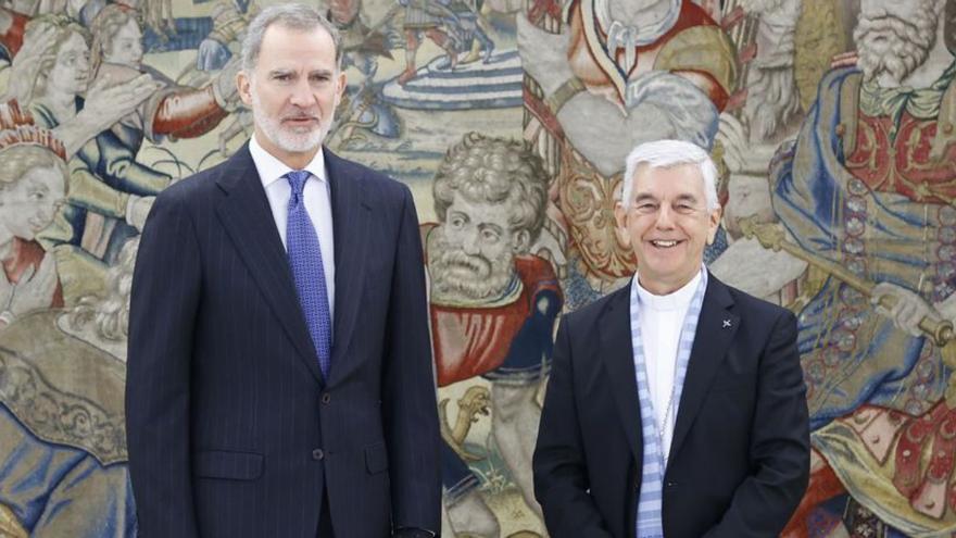 Felipe VI recibe en audiencia en Madrid al jesuita gijonés Kike Figaredo