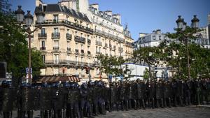 Miembros de las fuerzas de seguridad franceses, durante la manifestación de este miércoles en París.