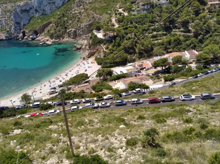 La cala de la Granadella en Jávea entra en la fase 3 de la desescalada con gran afluencia