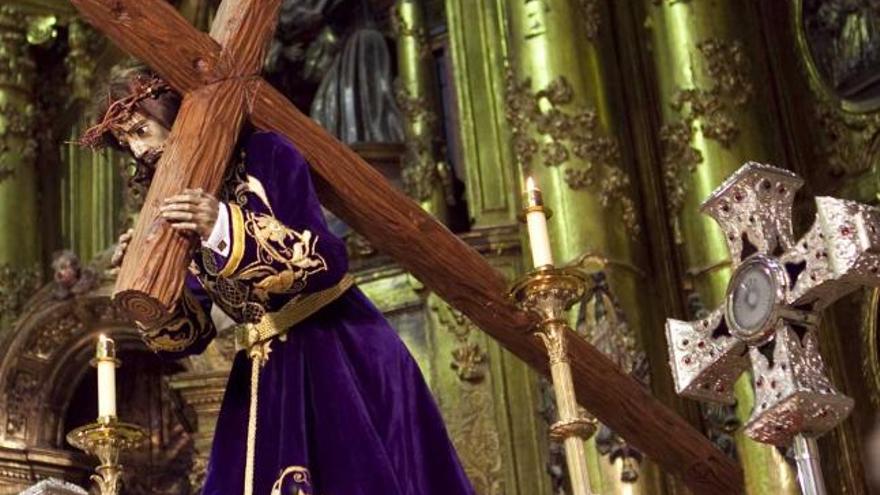 La imagen de Jesús Nazareno en el altar mayor de la iglesia de los Dominicos.