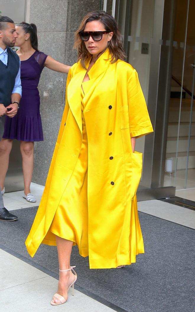 Victoria Beckham con 'total look' de su pre-colección primavera-verano 2017.