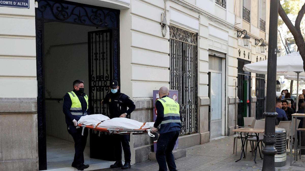 Asesinada a cuchilladas una mujer de 30 años por su pareja en Valencia