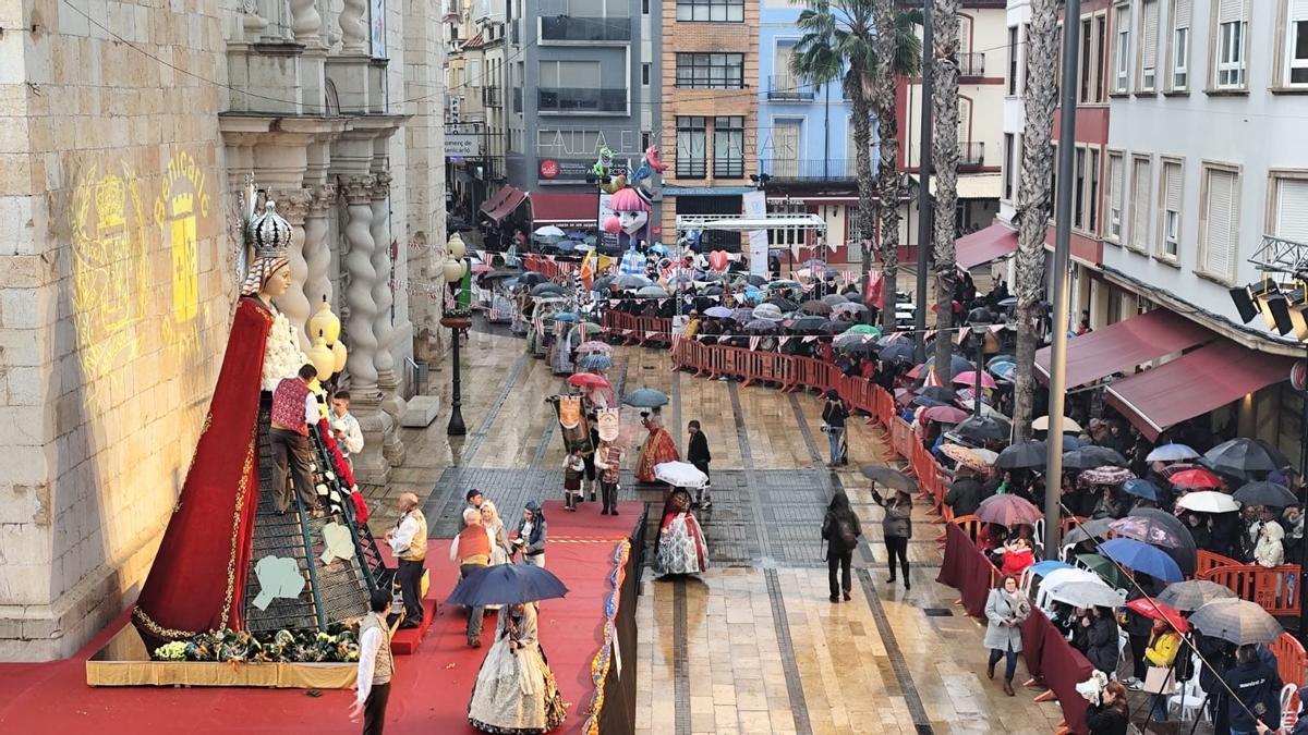 Las fotos de la ofrenda de flores en las Fallas de Benicarló