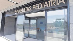 Acceso al área de pediatría del hospital Álvaro Cunqueiro.