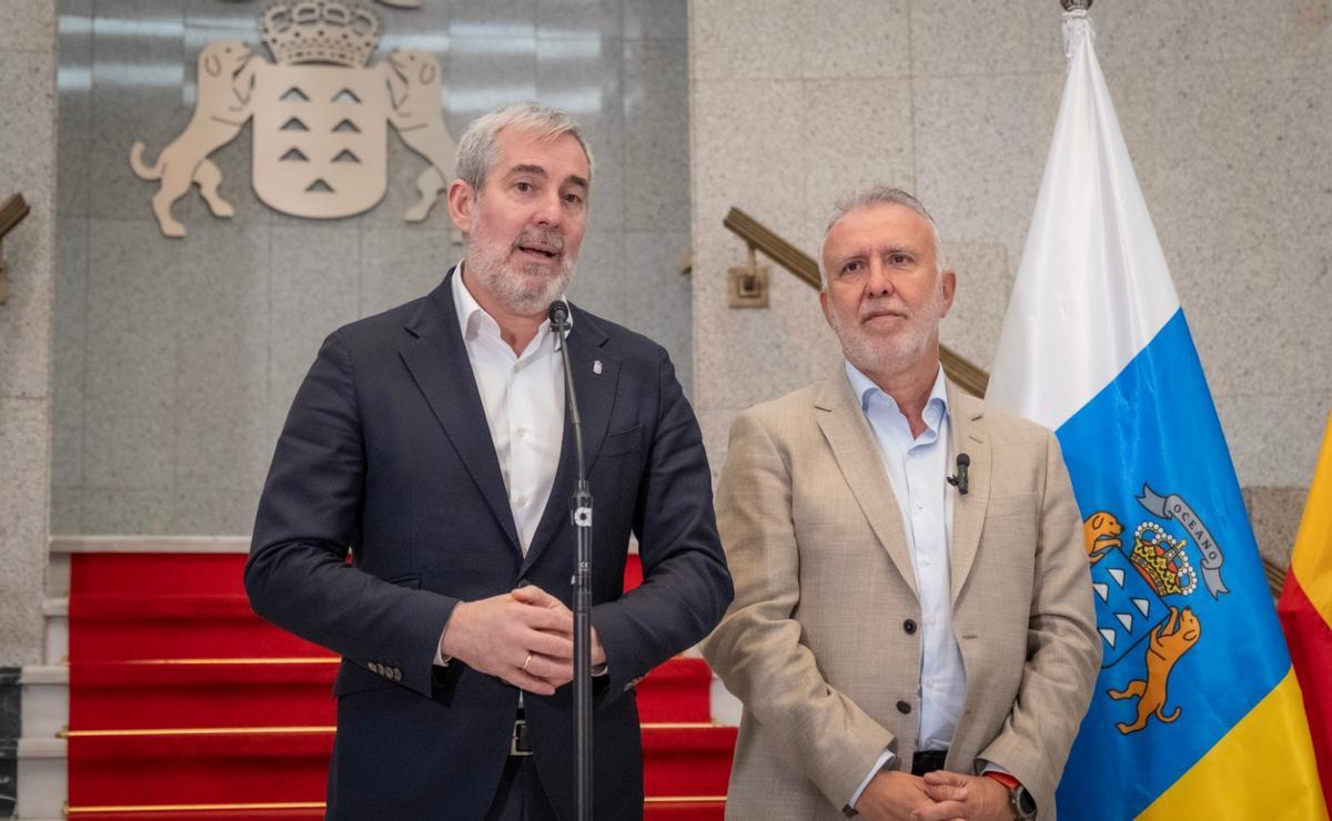 Fernando Clavijo (izquierda) y Ángel Víctor Torres anunciando el acuerdo.