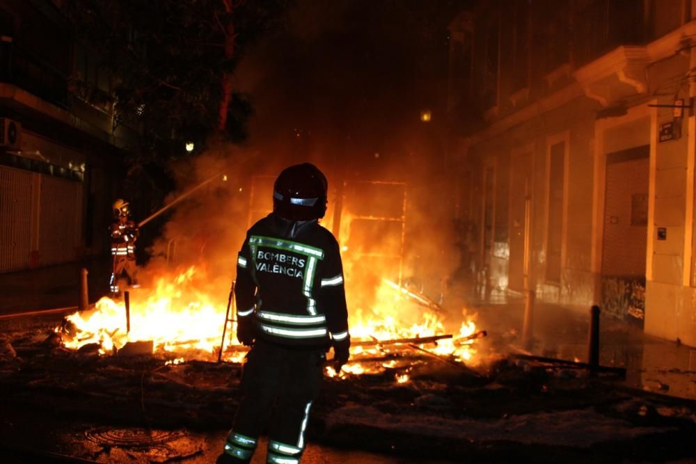 Arde la falla contra la violencia de género con Rocío Gil de remate