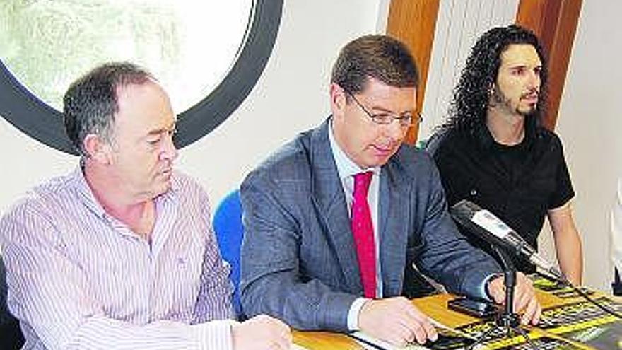 Eduardo Martínez, Mauricio Bogomak y Rodolfo Díaz, ayer, en la Pola.