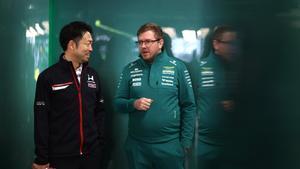 Shintaro Orihara, ingeniero jefe de Honda, en el box de Aston Martin