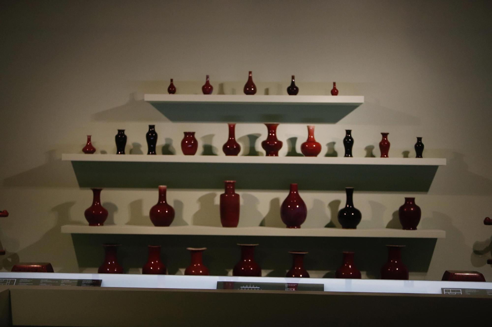 En imágenes | La Lonja expone los tesoros asiáticos del Museo de Zaragoza