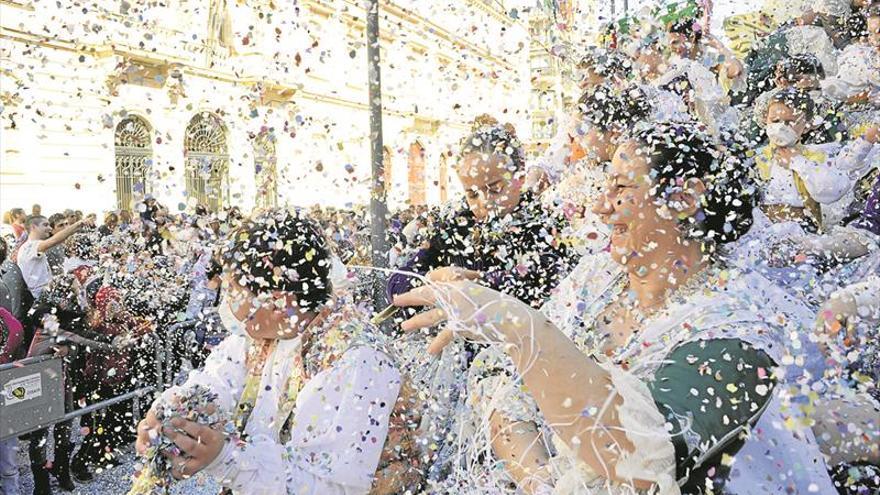 El Coso Multicolor, lluvia de confeti y diversión a raudales