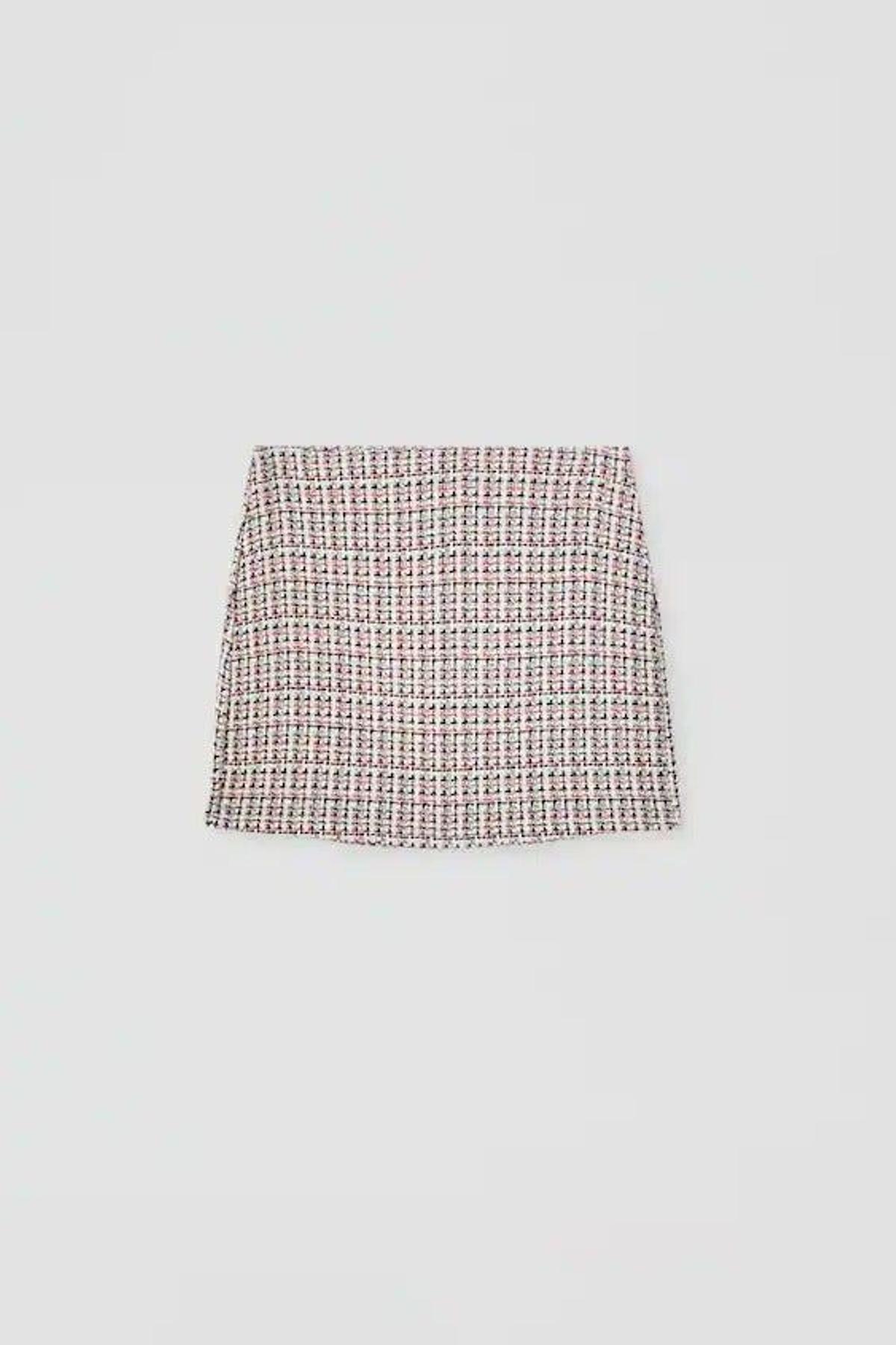 Minifalda de cuadros con colores, de Pull &amp; Bear (14,39 euros)