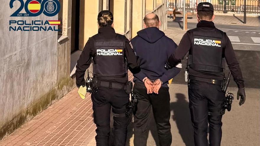 ROBOS COMERCIOS MENORCA | Detienen a un ladrón por cuatro robos en establecimientos de Ciutadella