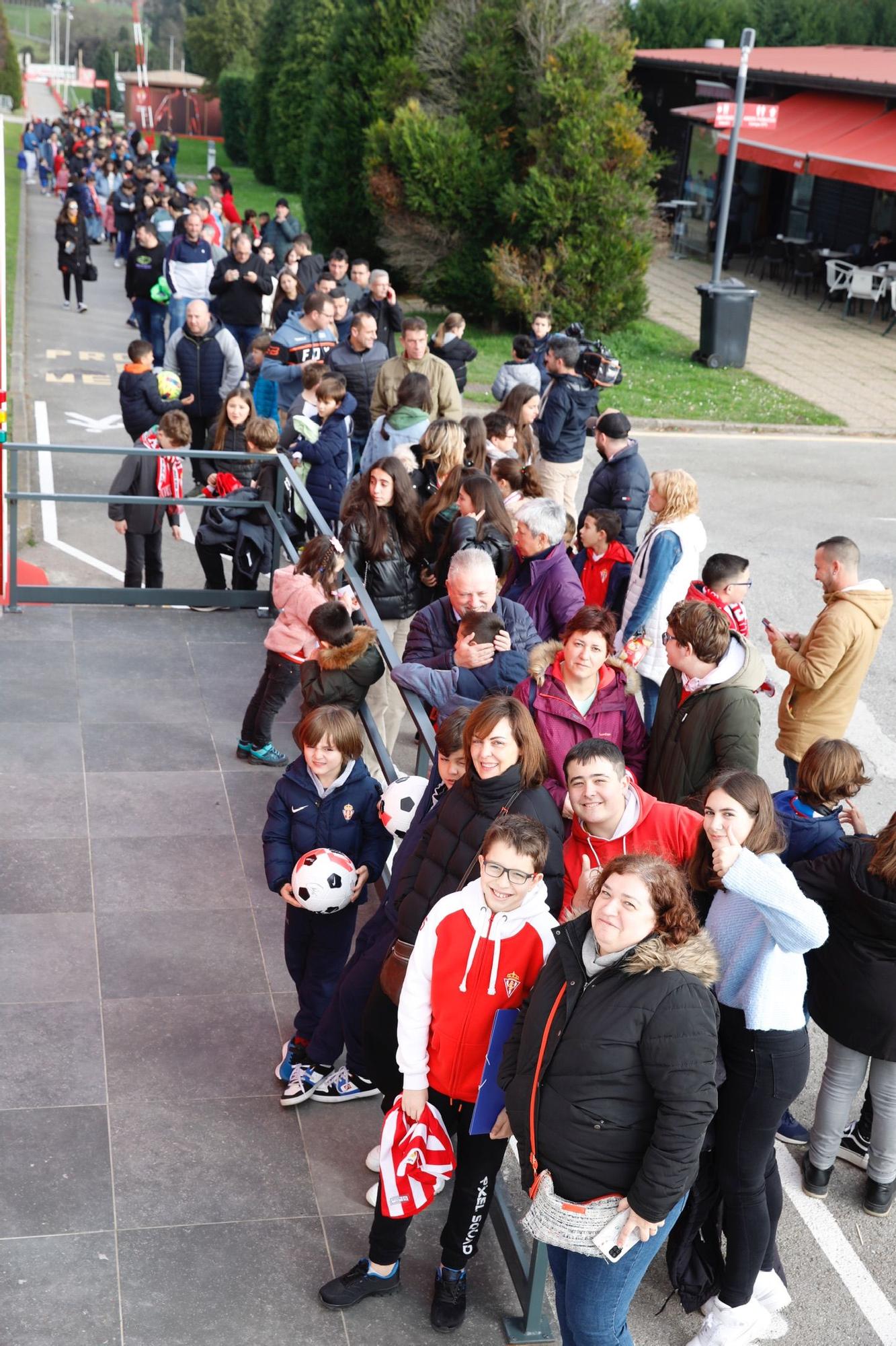 En imágenes: Así fue el encuentro entre aficionados y jugadores del Sporting