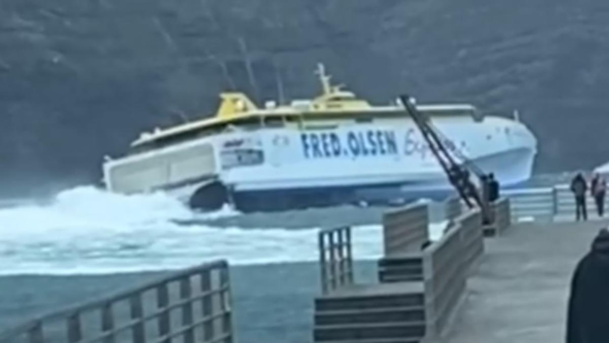 Borrasca Celia: Espectacular vídeo de un barco sacudido por las olas en Agaete