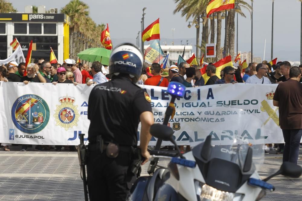 Protesta de Policías y guardias civiles en València