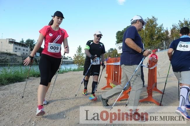 Marcha Nórdica en la mota del río Segura