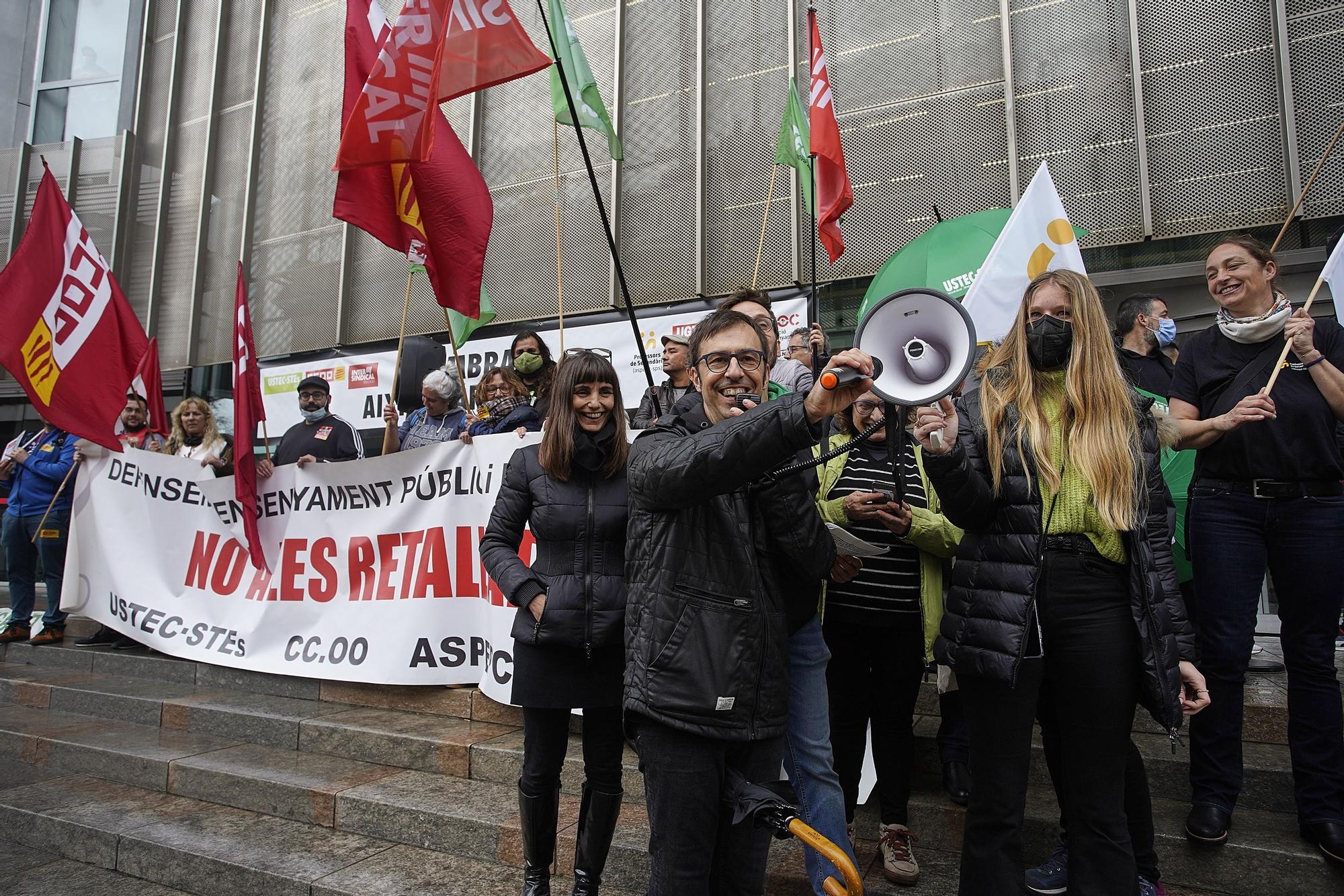 Manifestació del professorat en contra del Departament d'Educació a Girona