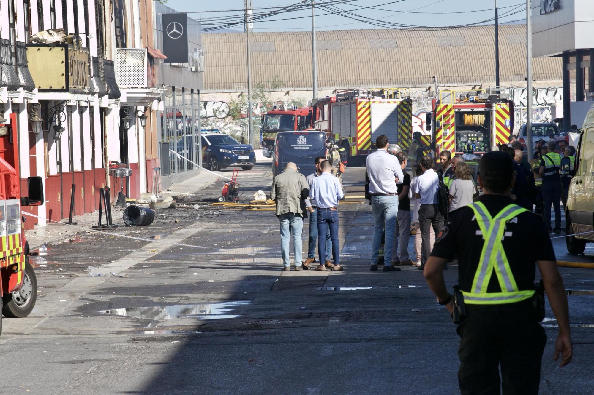 Las imágenes de la zona de ocio de Atalayas tras el incendio en dos discotecas