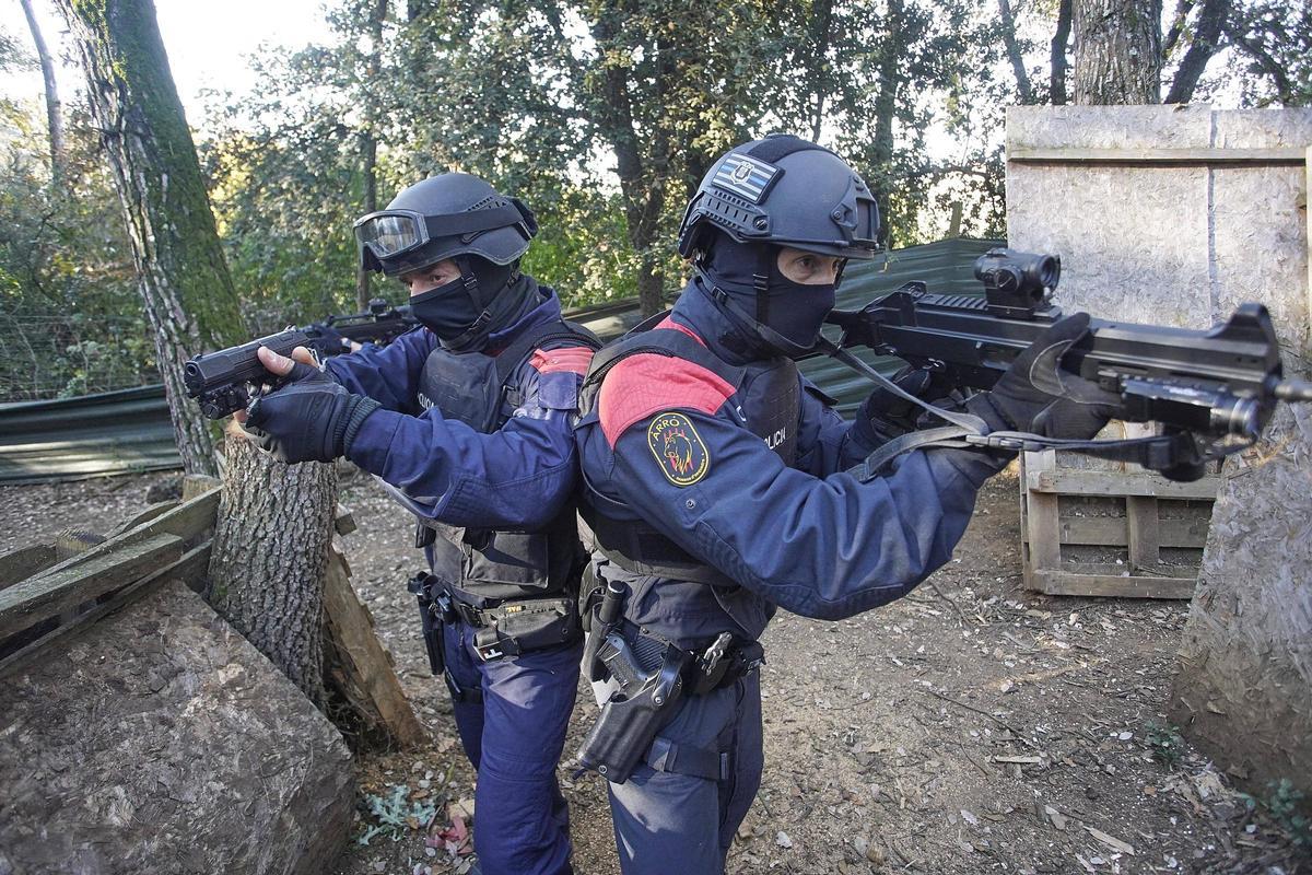 Així treballa i entrena l'ARRO dels Mossos de la regió policial de Girona
