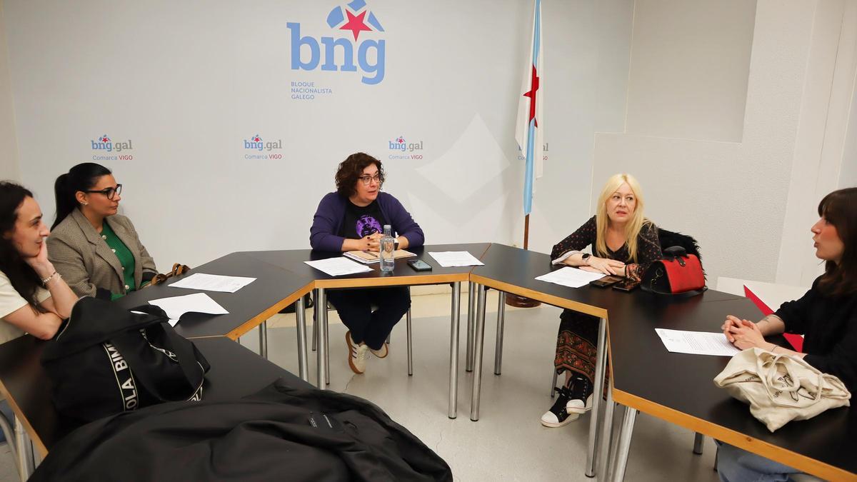 Carmela González, reunida esta mañana en Vigo con representantes de CIG Comercio.