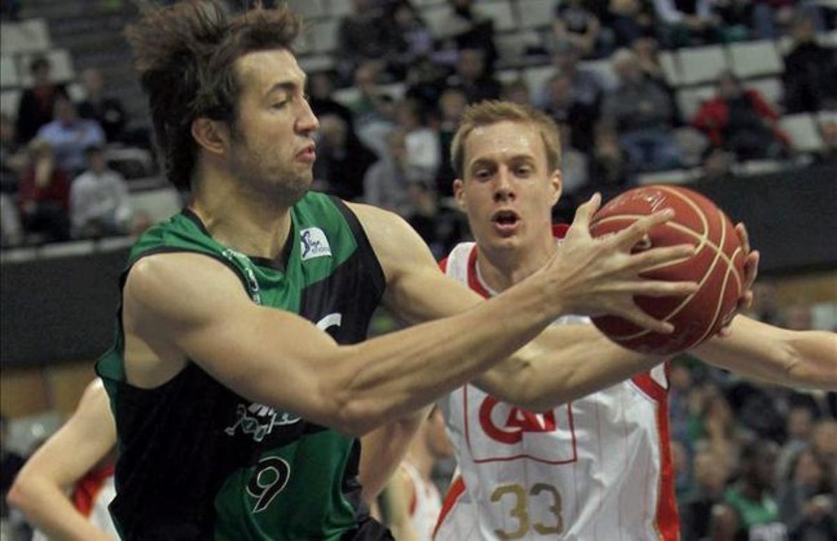 Nacho Llovet, en un partit davant el CAI Saragossa. Nacho Llovet, en un partit davant el CAI Saragossa.