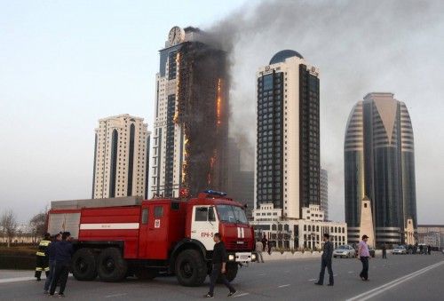 Incendio de un edificio en la capital chechena, Grozny