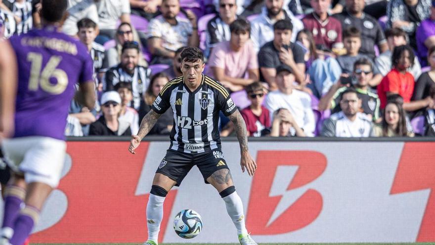 El Valencia CF apunta a Renzo Saravia como fichaje para el lateral derecho