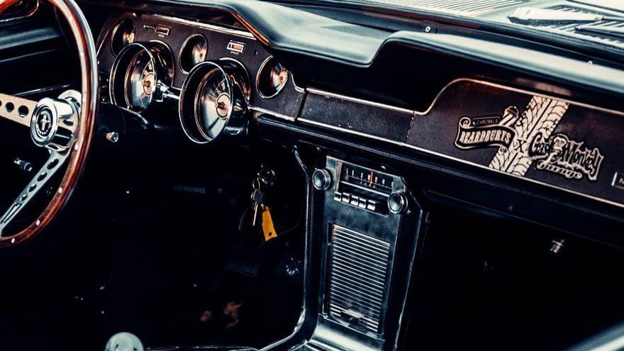 Interior del Mustang del 67 de Gas Monkey Garage.